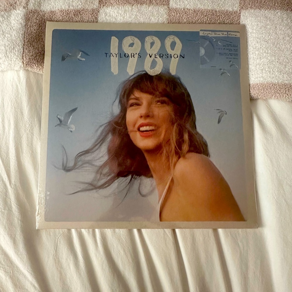 Taylor Swift 1989 (Taylor’s Version) Crystal Skies Blue Vinyl